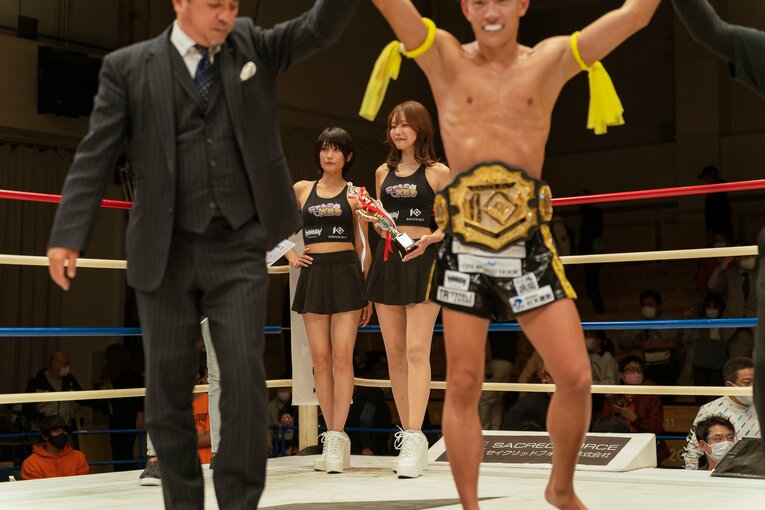 「“ラウンドガール不要論”をどう思う？」人気ラウンドガール・来栖うさこに“グラドル界と格闘技”の関係を聞いてみた〈特別グラビア〉(57)