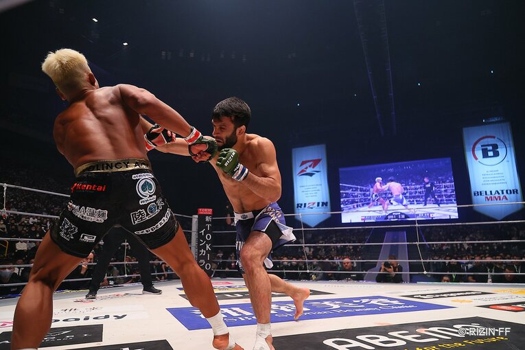 先鋒戦。武田光司vs.ガジ・ラバダノフ　©RIZIN FF