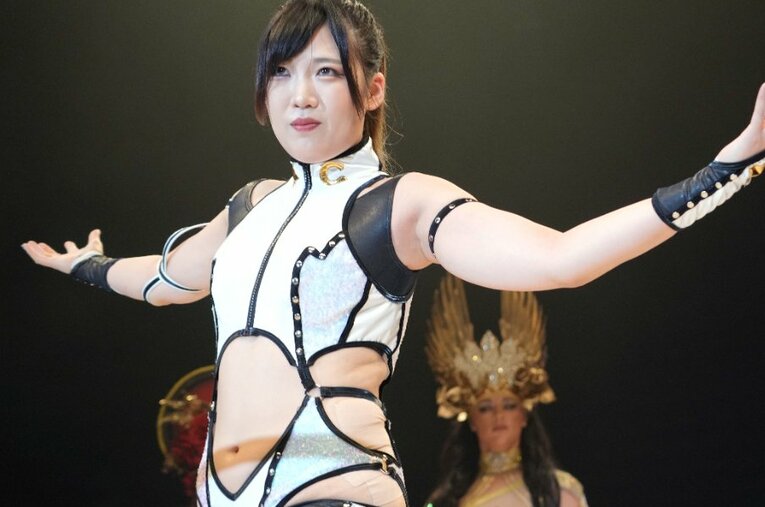 家庭科の教員を辞め、プロレスラーになったレディ・C。10月のタッグリーグではコスチュームを新調した ／ photograph by Essei Hara