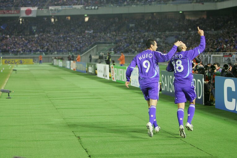 久保竜彦と小野　©Sports Graphic Number