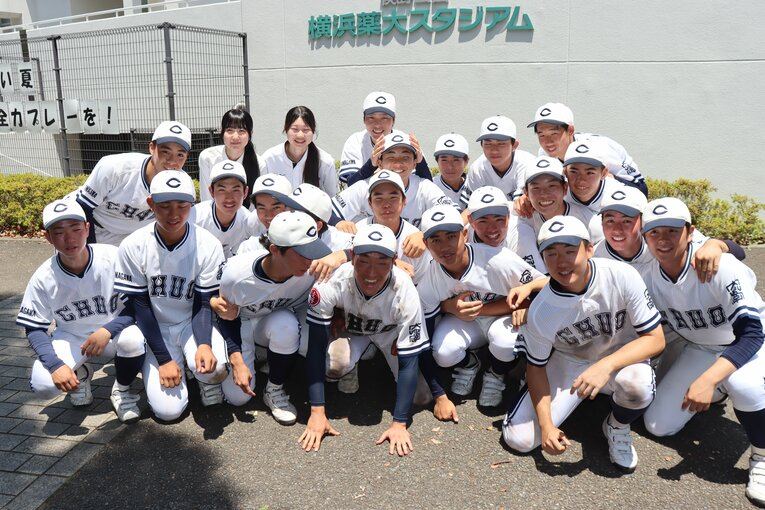 【中大横浜】2回戦で敗戦も笑顔の中大横浜　©Yuki Kashimoto