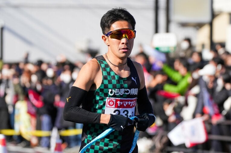39歳ながらニューイヤー駅伝で4人抜きの快走を見せた上野裕一郎。立大監督解任からは波乱万丈なリスタートだった ／ photograph by Satoshi Wada