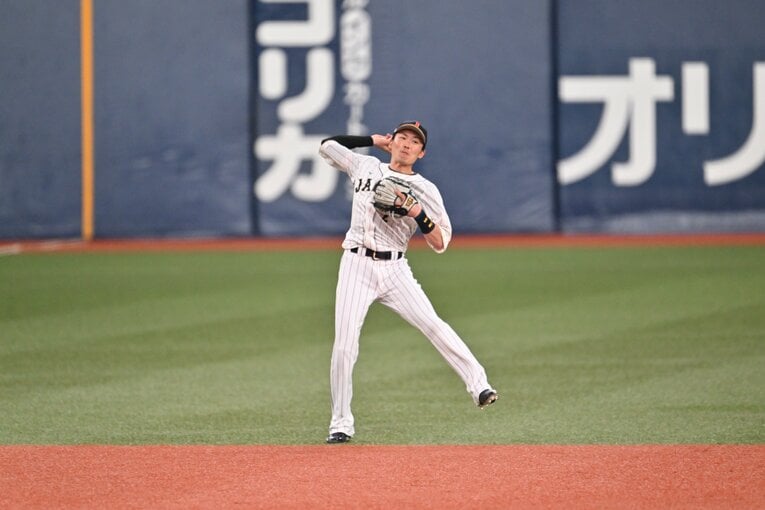 強化試合でも光った源田壮亮の守備（連続写真2/3）©︎Naoya Sanuki