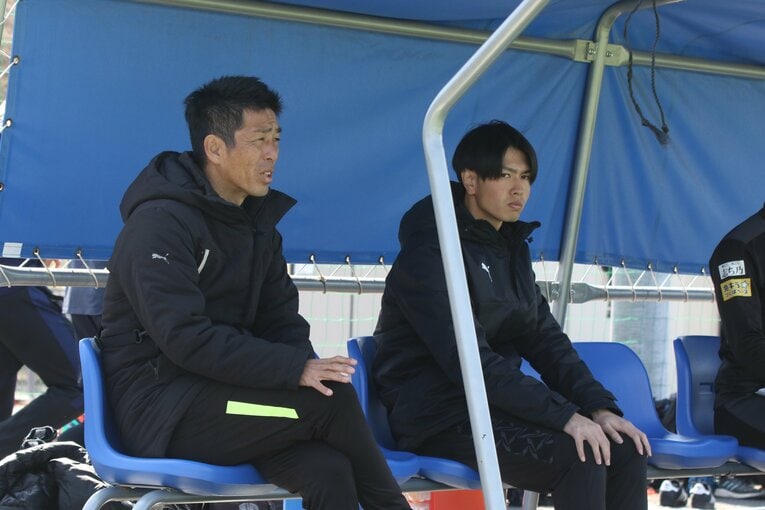 小井土正亮監督と戸田伊吹ヘッドコーチ　©︎Takahito Ando