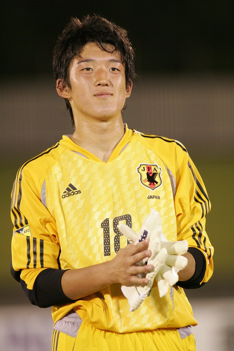 中学時代に1度だけ公式戦でキッカーを務めたことがあるという権田（写真は高1で出場した2004年AFC U-17選手権）©︎Kenichi Arai/AFLO