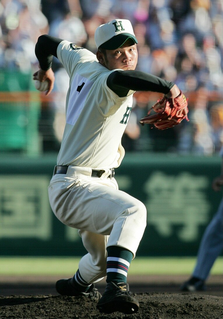 2008年、甲子園で力投する報徳学園時代の近田怜王　©JIJI PRESS