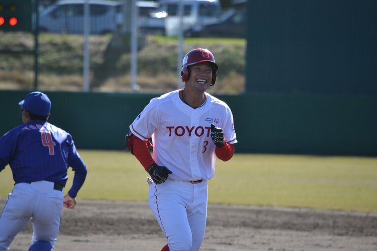 引退試合で笑顔をのぞかせる河合完治　©︎TOYOTA