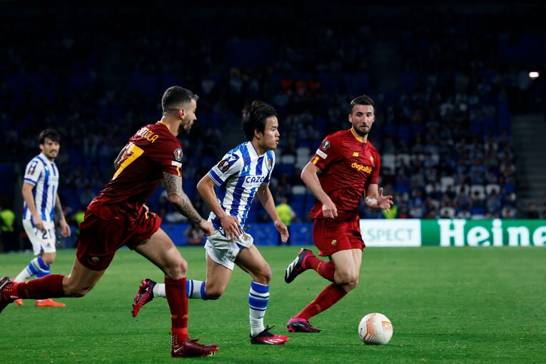 久保建英がELで味わった「先発落ち→敗退」での怒り・悲しみを撮った「タケ！と不調ソシエダサポが期待したが…」〈代表合流前にゴール〉(49)