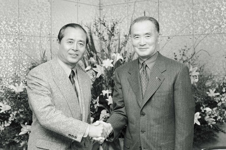 2000年、日本シリーズ「ON決戦」後の両雄。もしも巨人に勝っていたとしたら、王にはある重大な思いがあった？　©Hideki Sugiyama