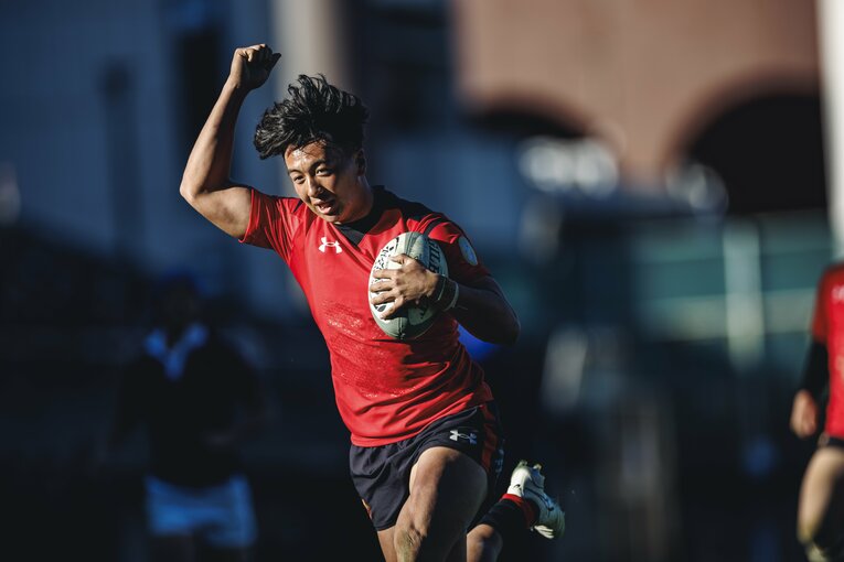 早大との決勝戦でトライを決めた日隈　©Kiichi Matsumoto