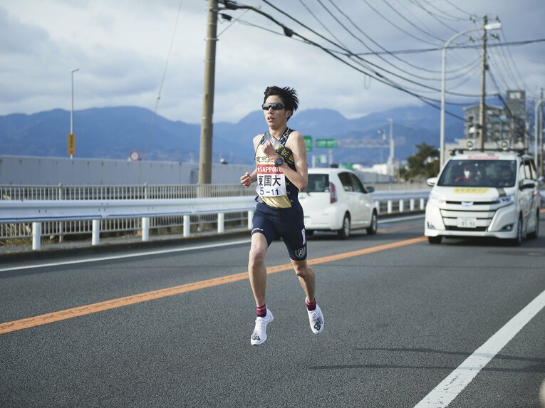 東国大・佐伯涼（7区）は今大会厚底を着用しなかった選手で唯一の区間賞を獲得した