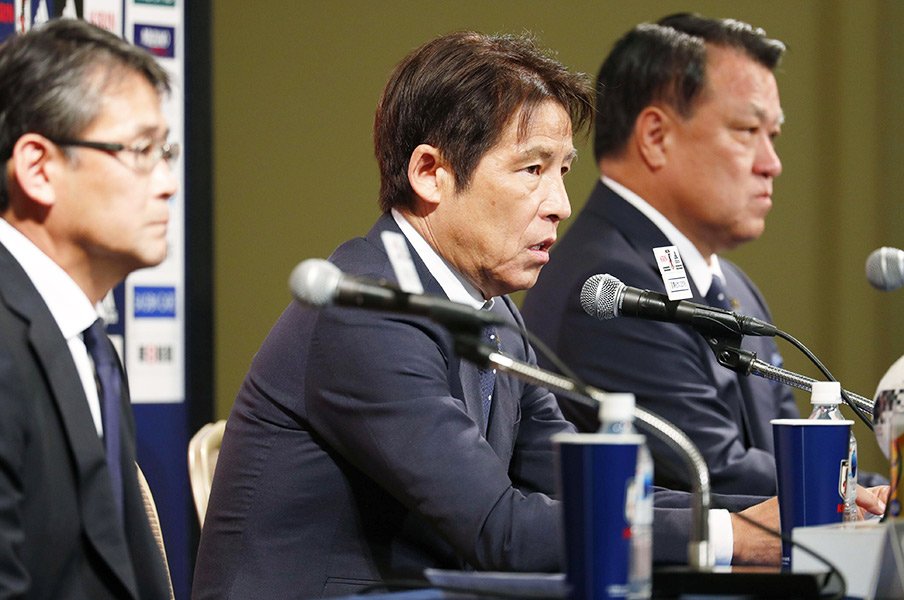 西野ジャパンの27人が意味するもの。最後の競争と一体感の同時進行を!<Number Web> photograph by Kyodo News