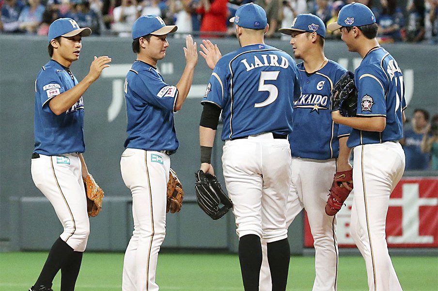 顔が見えないSNSとの向き合い方。日本ハム・広報が抱える葛藤。<Number Web> photograph by Kyodo News