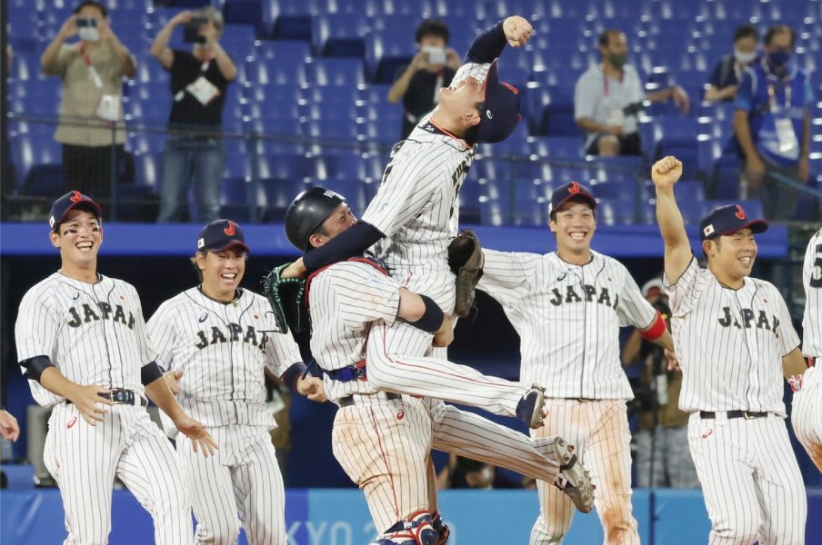 「1年延期になっていなかったら出られなかった」全5試合で“最後のマウンド”を守った栗林良吏の「圧倒的な支配力」<侍ジャパン優勝><Number Web> photograph by JIJI PRESS