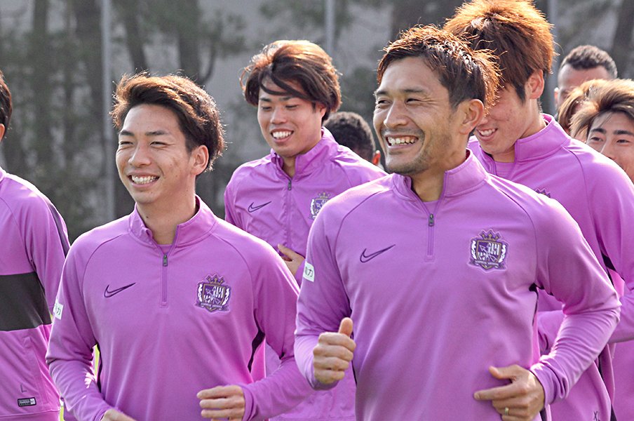 青山敏弘「川辺駿をサポートしたい」若き自分を支えた森崎和幸のように。<Number Web> photograph by Atsushi Iio
