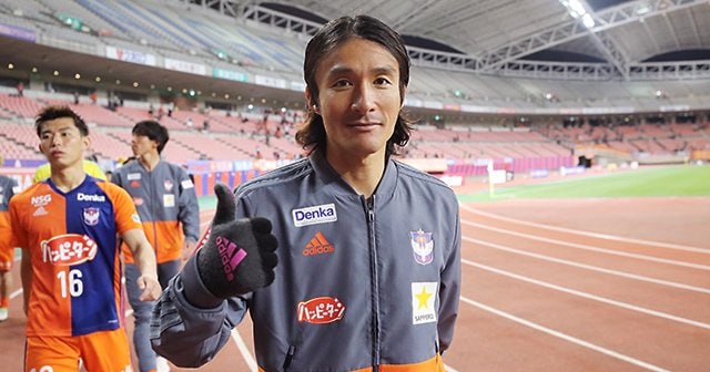 新潟・田中達也が手袋を外さぬ理由。35歳ドリブラー、情熱と逆襲の予感