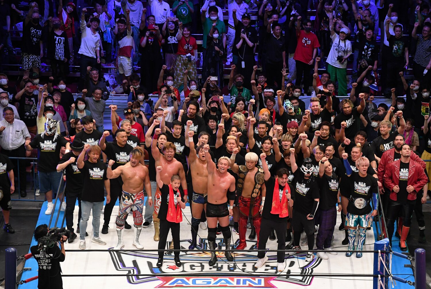 オカダ・カズチカの音頭で「ダー！」と拳を突き上げる選手や観衆の中に、清宮海斗の姿はなかった