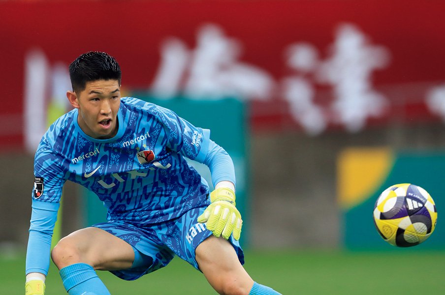 早川友基「シュートの勢いに負けない“先回り”という極意」＜Number Web＞ photograph by J.LEAGUE