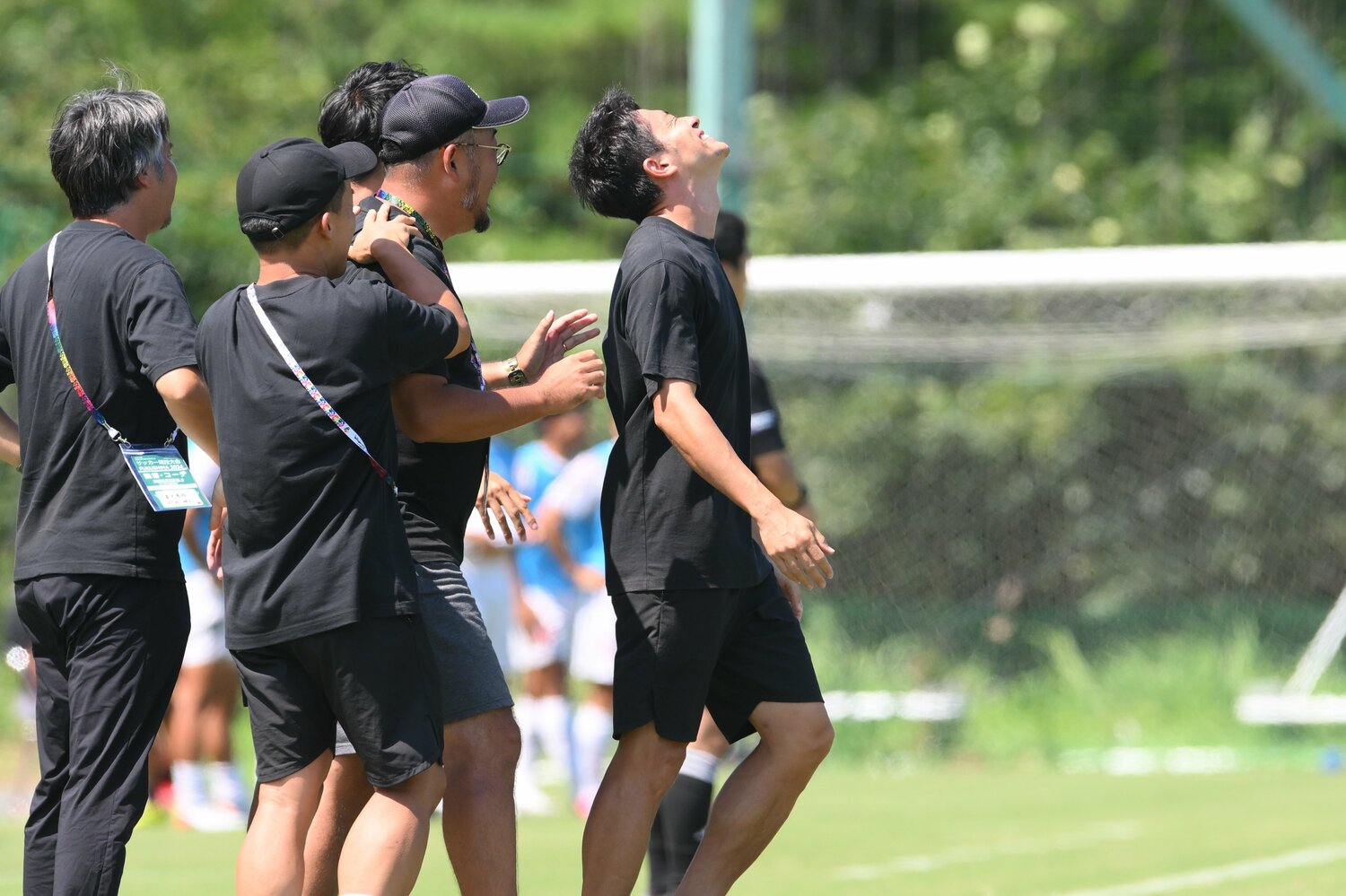 優勝を決め、天を仰ぐ玉田圭司監督　©︎JFA/AFLO