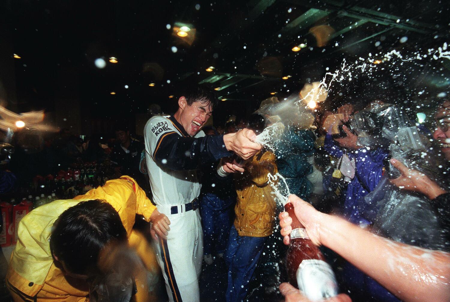 96年、日本一になってビールかけするイチロー ©JIJI PRESS