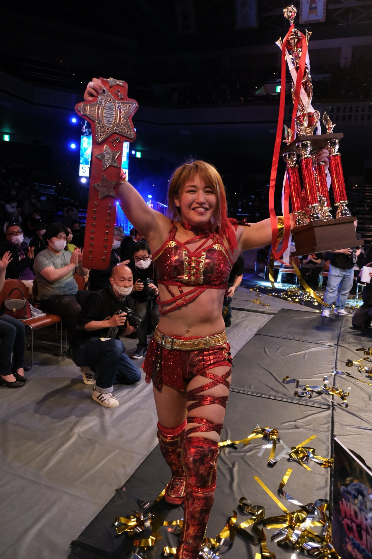 両国2連戦でベルトを守り抜いた朱里。「女子プロレスを背負って立つ」という決意を述べた