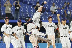 「1年延期になっていなかったら出られなかった」全5試合で“最後のマウンド”を守った栗林良吏の「圧倒的な支配力」＜侍ジャパン優勝＞