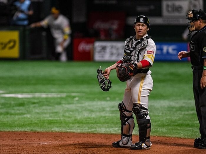 甲斐拓也、日本シリーズで漂う風格。エースに要求した内角と「丸封じ」。<Number Web> photograph by Nanae Suzuki