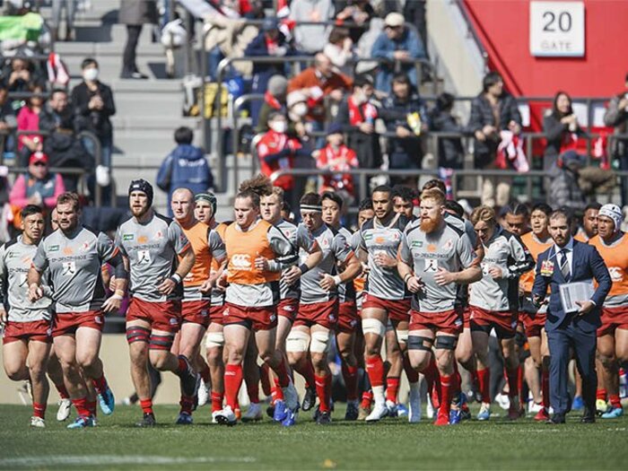 サンウルブズ名鑑は小ネタの宝庫。ヘンカスのお茶目ポーズは必見。＜Number Web＞ photograph by Kiichi Matsumoto