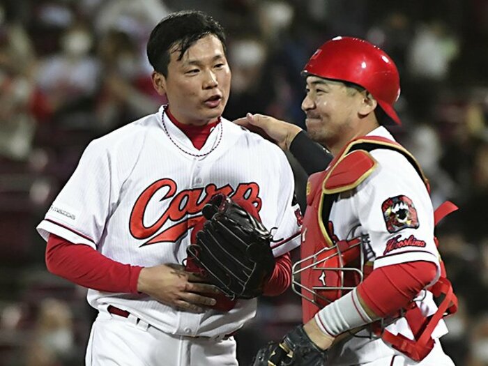 カープ栗林良吏 “異例のドラ1守護神”のスゴい安定感…“あの2人”以来の新人セーブ王なるか【週刊セパ記録】＜Number Web＞ photograph by Kyodo News