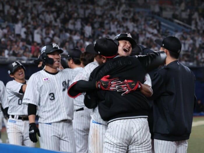 ロッテ・藤岡裕大が明かす「幕張の奇跡」の裏側…初めて腹をくくった“長打狙い”「ゾーンってこんな感じかも、って」…大歓声に誓った“ある決意”<Number Web> photograph by Chiba Lotte Marines