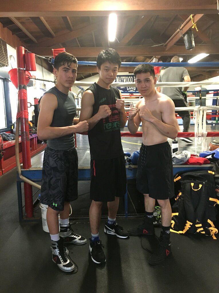 中谷潤人に鼻を折られたアルバラード（左）。オラスクアガ（右）も最初のスパーリングで中谷のボディを受けて悶絶したという【スワイプするとその他の写真もご覧になれます】©Yuriko Miyata