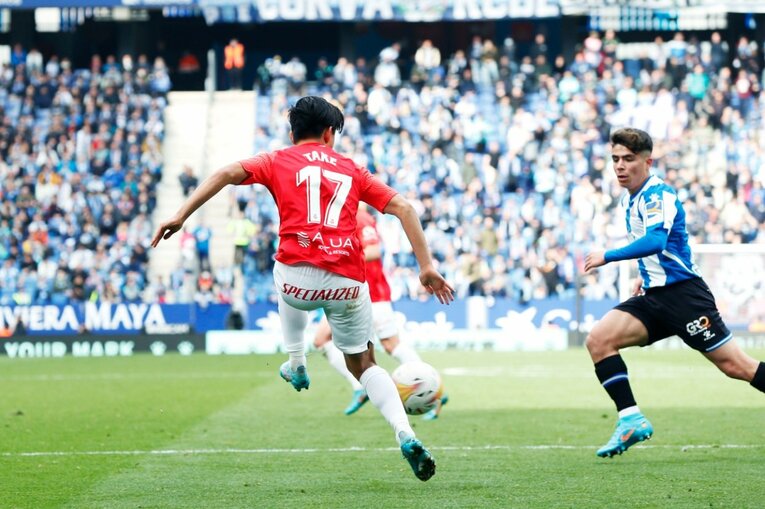 久保建英の祈りと必死さも実らず「先発落ち→6連敗で降格圏」に倒れ込み… 監督解任マジョルカの序列は変わるのか〈撮影者の視点〉(28)