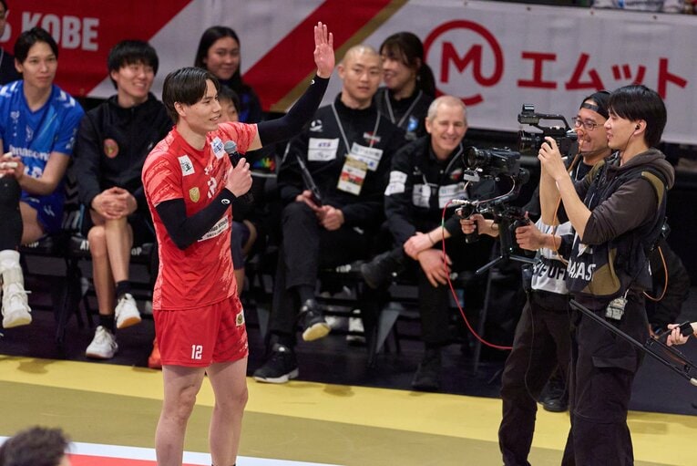 高橋藍（サントリーサンバーズ大阪）マイクを持つシーンも　©︎SV.LEAGUE