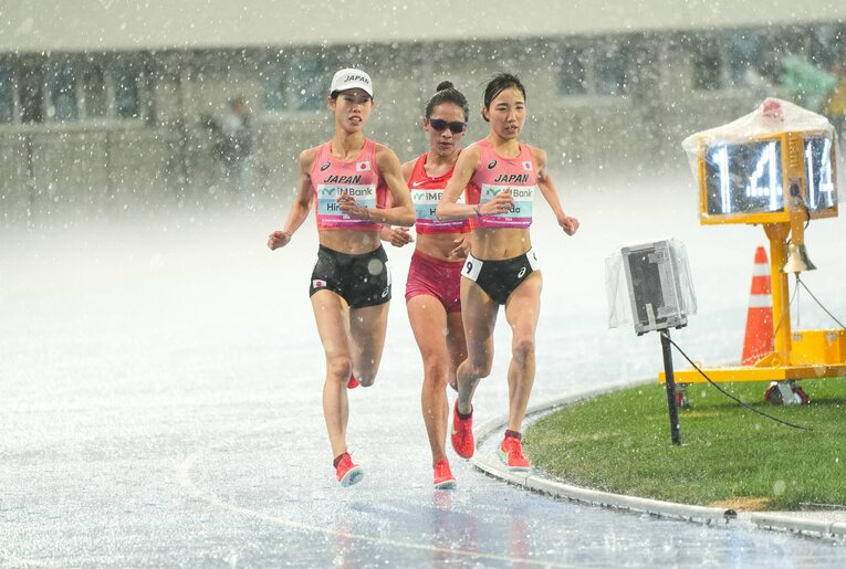 見たことのないレベルの豪雨に…足元はまるで川　©Satoshi Wada