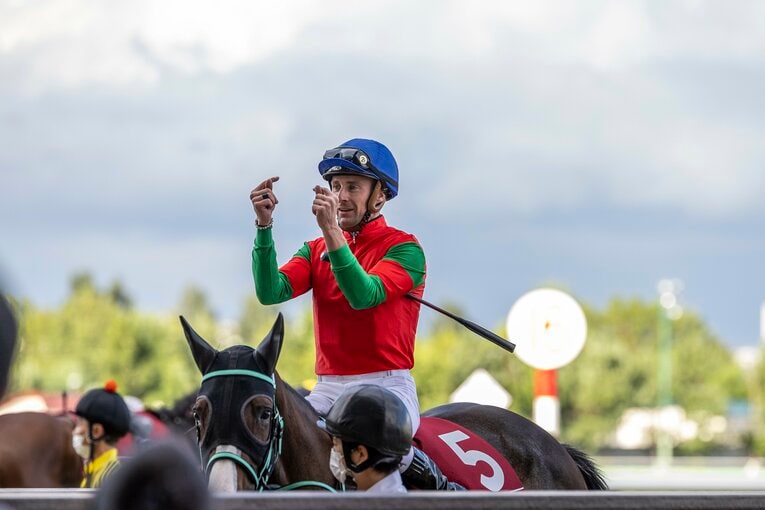 日本初騎乗4戦目で勝利を挙げたバシュロ ／ photograph by photostud