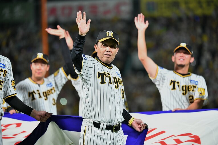 岡田監督。18年ぶりの優勝を達成。前回、辛酸を嘗めた日本シリーズに挑む（優勝決定の瞬間14/14）　©Hideki Sugiyama