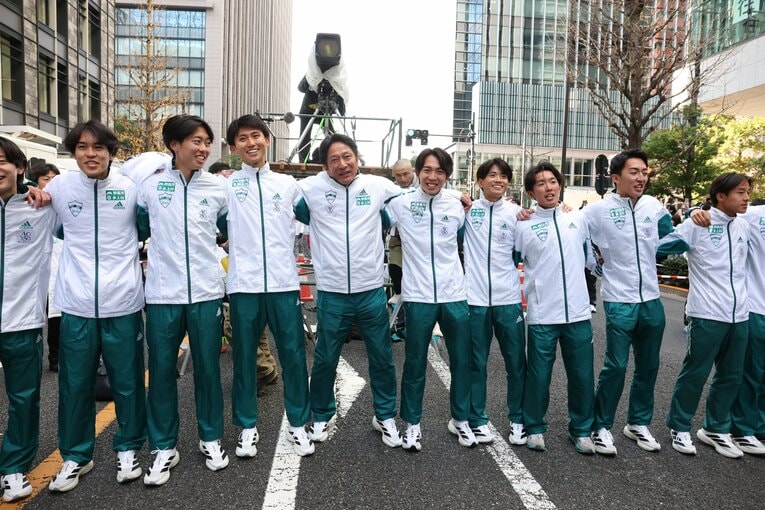 9区を走り終わってすぐに電車で10区ゴールまで先回りした　©JMPA