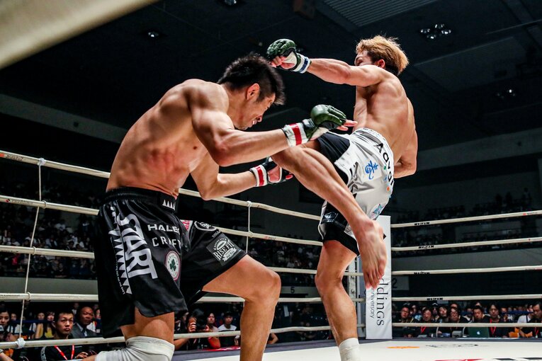 『RIZIN.12』で日沖発を仕留めた左ハイキックの連続写真　©RIZIN FF Susumu Nagao