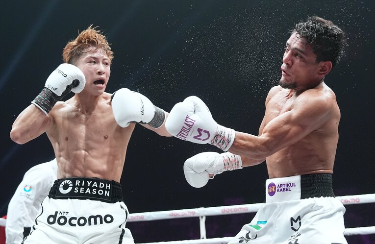 井上尚弥の左フックでアフマダリエフの脳が揺れた決定的瞬間（7枚目／全7枚） ©Naoki Fukuda