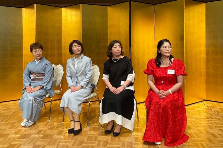 右端は、前記パーティーでの斎田　©Noboru Tamaru