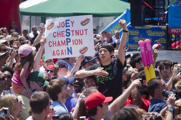 2010年には、小林が大会のステージに上がったことでその後逮捕されるという騒動も発生　©Getty Images