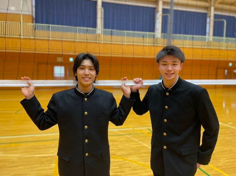 キャプテンでエースの星原優来（左）を支えたセッター井上大和（鳥取中央育英高校）　©︎Yuko Tanaka