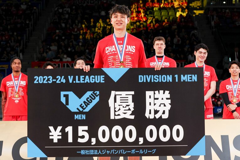 今季からサントリーに加入し、スパイク賞（アタック決定率）を受賞した小野寺太志　©︎JVL