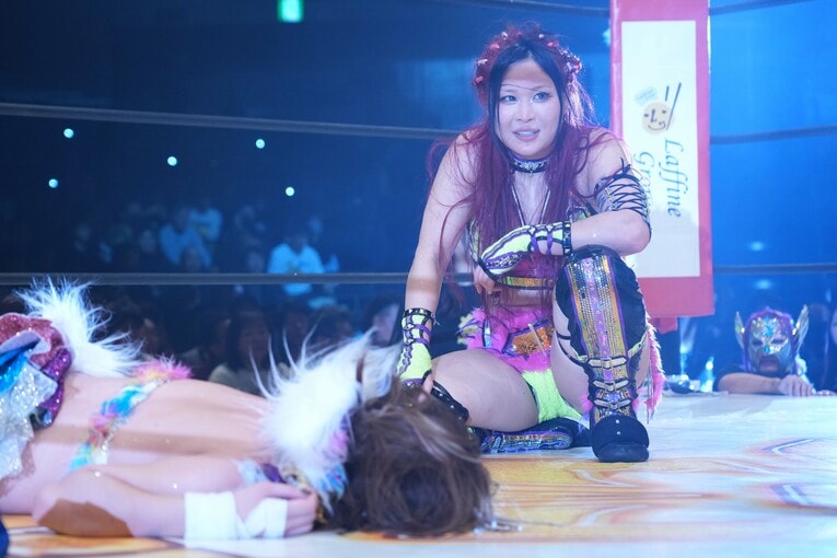 岩谷麻優に勝利したイヨ・スカイ　©Essei Hara