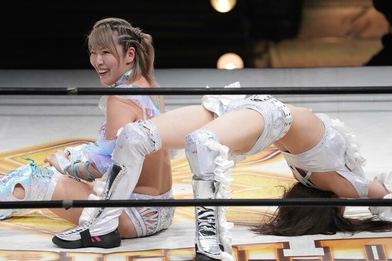 心希の粘りに笑みを浮かべる桜井麻衣　©Masashi Hara