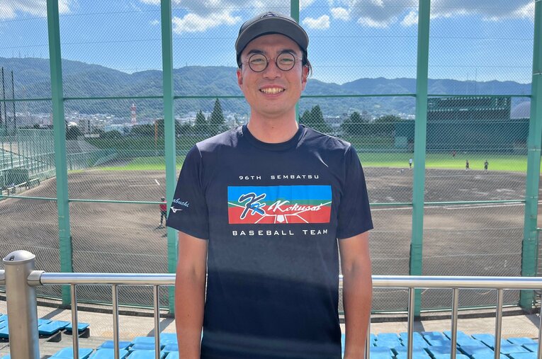 11年前に京都国際高校に赴任した岩淵雄太さん。生徒募集の役割を担っている　©Kei Nakamura