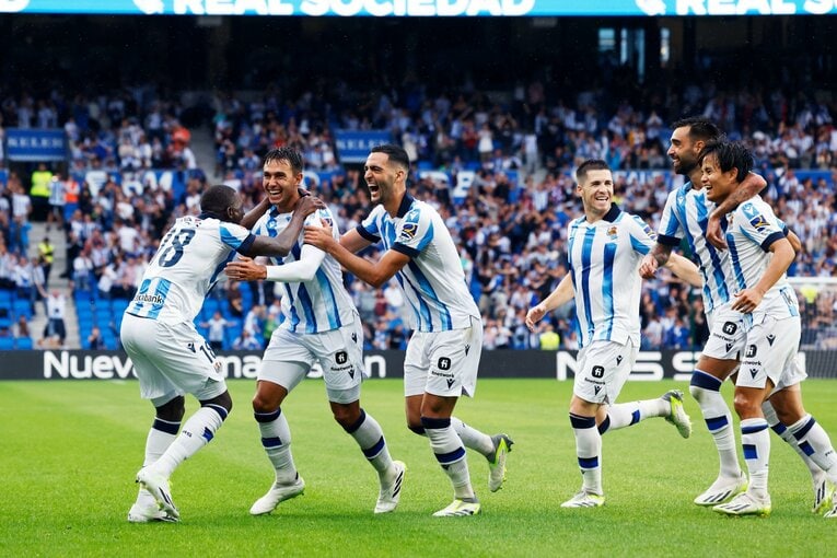 久保建英2ゴールでソシエダスタッフ「なんて日だ！」“動画には映らない”タケの喜怒哀楽…ナゾの“16メッセージ”は本人談「ヒミツです」(17)