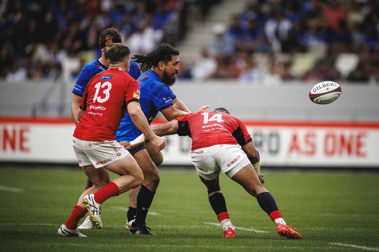 スローフォワードと判定された堀江翔太のパス。逆転トライはTMOによって取り消された　©︎Kiichi Matsumoto