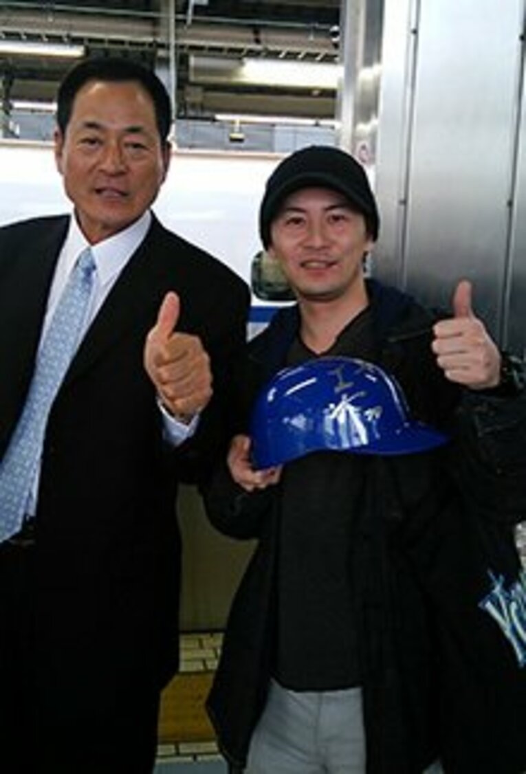 DeNAが配布した12万個のヘルメット。使い道はインテリア、照明、呪術!?(2)