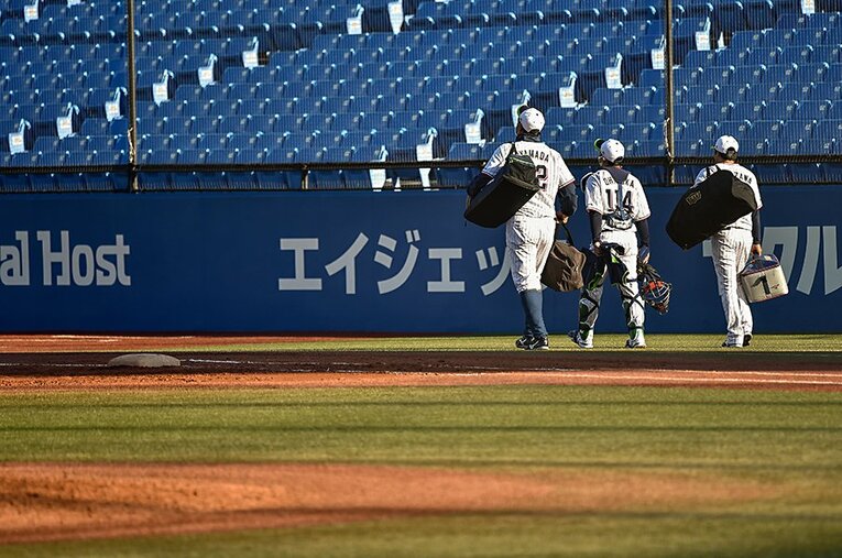 シーズン後の“風物詩”となった感のある12球団合同トライアウト。そこに挑む選手の人間模様はさまざまである ／ photograph by Nanae Suzuki